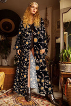 Afbeelding in Gallery-weergave laden, Black Her Majesty Floral Print Kimono Coat
