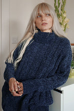 Afbeelding in Gallery-weergave laden, Blue Soft Chenille Sweater
