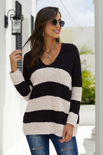 Afbeelding in Gallery-weergave laden, Black V Neck Loose Color Block Sweater
