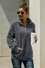 Afbeelding in Gallery-weergave laden, Dark Gray Traverse Pocketed Sherpa Pullover Sweatshirt

