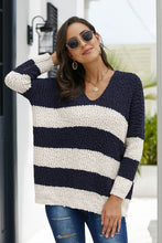 Afbeelding in Gallery-weergave laden, Blue V Neck Loose Color Block Sweater
