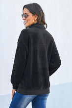 Afbeelding in Gallery-weergave laden, Black Traverse Pocketed Sherpa Pullover Sweatshirt
