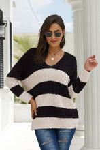 Afbeelding in Gallery-weergave laden, Black V Neck Loose Color Block Sweater
