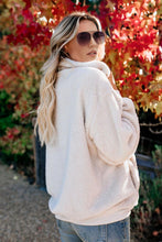 Afbeelding in Gallery-weergave laden, White Traverse Pocketed Sherpa Pullover Sweatshirt

