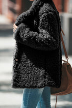 Afbeelding in Gallery-weergave laden, Black Iconic Pocketed Sherpa Jacket
