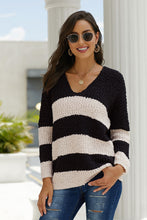 Afbeelding in Gallery-weergave laden, Black V Neck Loose Color Block Sweater

