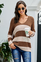 Afbeelding in Gallery-weergave laden, Brown V Neck Loose Color Block Sweater
