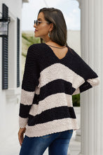 Afbeelding in Gallery-weergave laden, Black V Neck Loose Color Block Sweater
