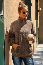 Afbeelding in Gallery-weergave laden, Brown Traverse Pocketed Sherpa Pullover Sweatshirt
